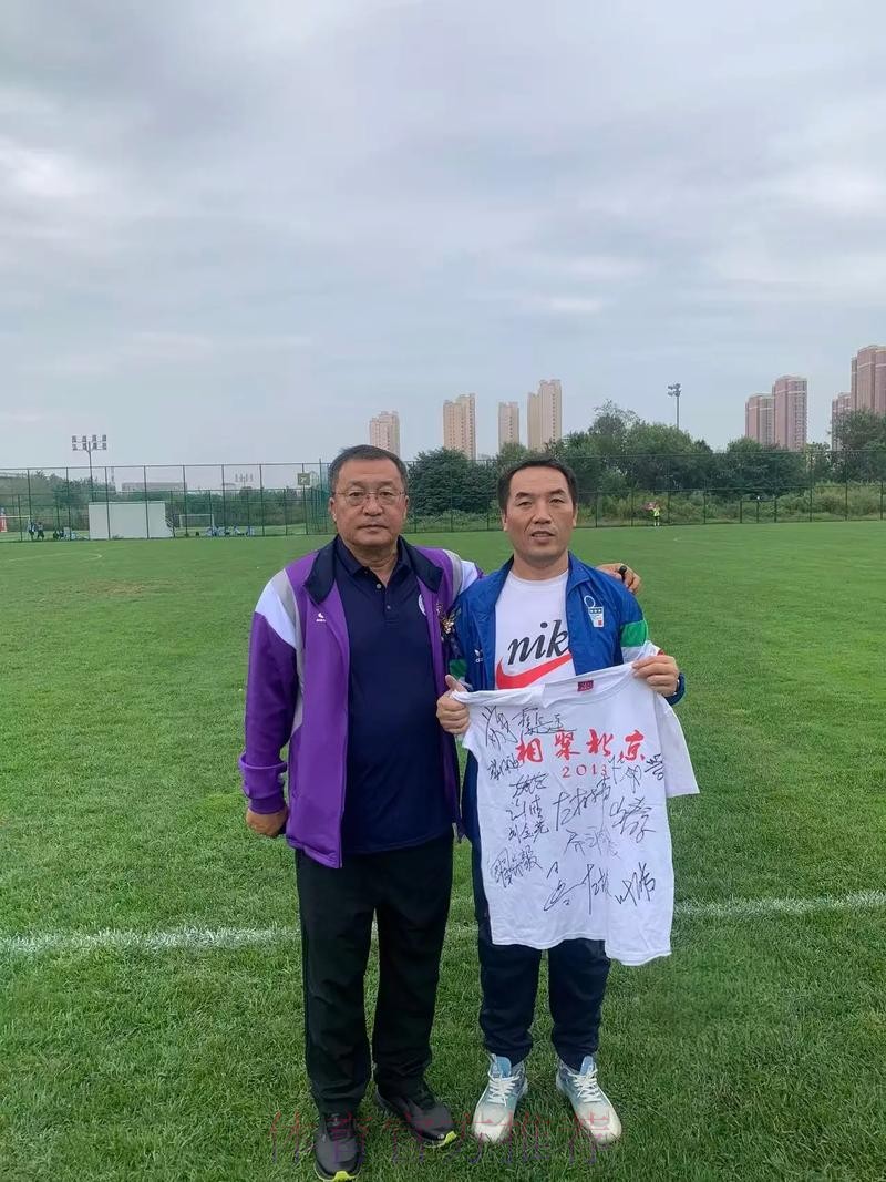 第27届“中华杯”足球赛天津元老队荣获全国赛冠军 第27届“中华杯”足球赛天津元老队荣获全国赛冠军