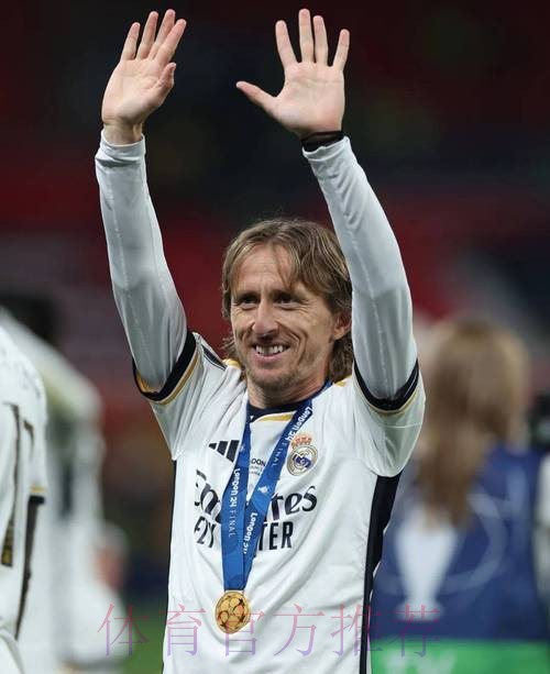 西媒:莫德里奇接受降薪 皇马改变态度可能和他续约